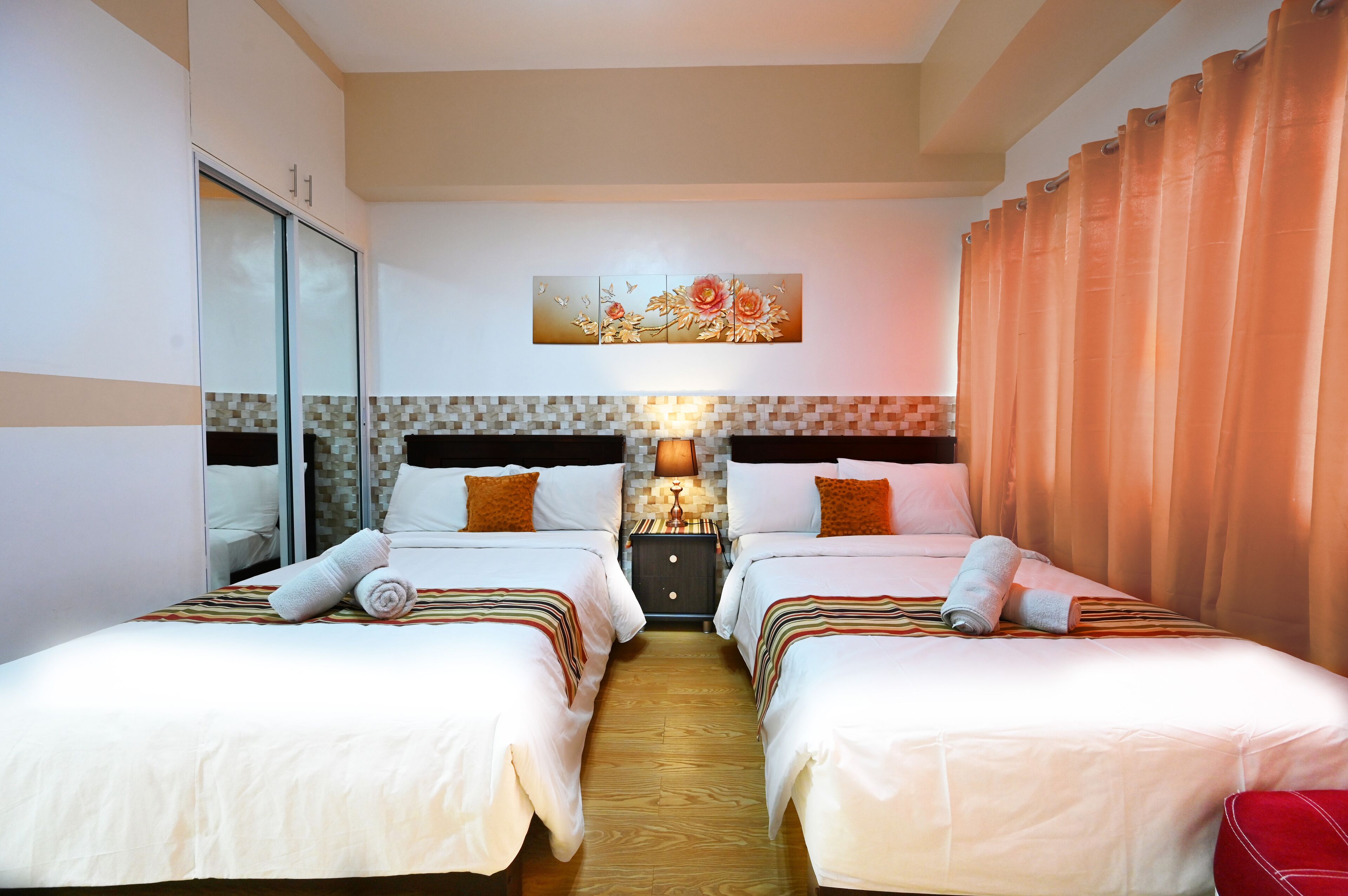 Deluxe-Vierbettzimmer, 2 Doppelbetten, Küche, Blick auf den Innenhof | Kostenloses WLAN, Bettwäsche, Rollstuhlgeeignet