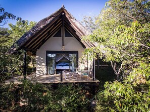 Deluxe Tent | Terrace/patio - Masuwe Lodge (Victoria Falls)