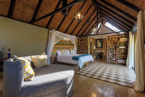 Deluxe Double Room | In-room safe, desk, laptop workspace, bed sheets - Masuwe Lodge (Victoria Falls)