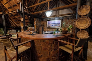 Bar (on property) - Masuwe Lodge (Victoria Falls)