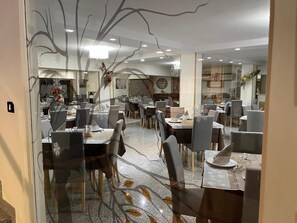 Dinner served - hotel Palaghiaccio (Cotronei)