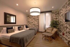 Comfort Triple Room, Allergy Friendly (Stair Access Only) | Premium bedding, down comforters, memory foam beds, minibar - Boutique Hotel Hugo (Florence)
