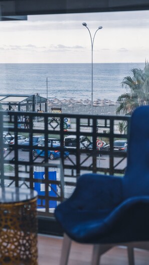 Minibar, desk, laptop workspace, soundproofing - Elina Managed by Dedeman (Atakum)