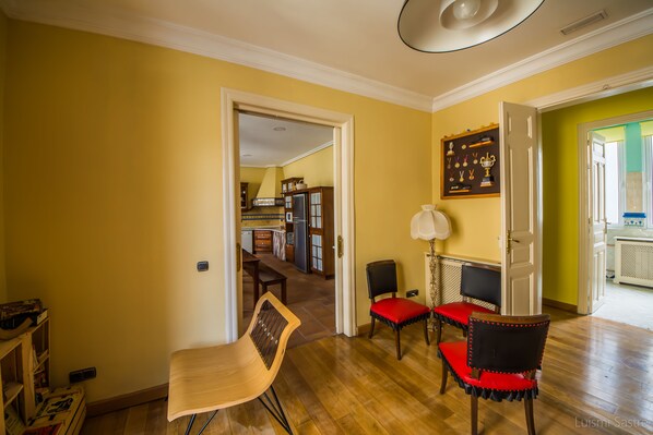 Lobby sitting area - Hostel Covent Garden (León)