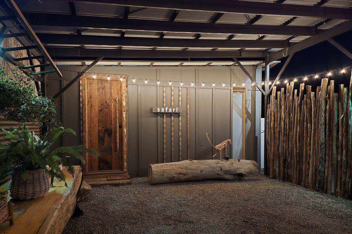 Safari | 1 bedroom, premium bedding, soundproofing, iron/ironing board