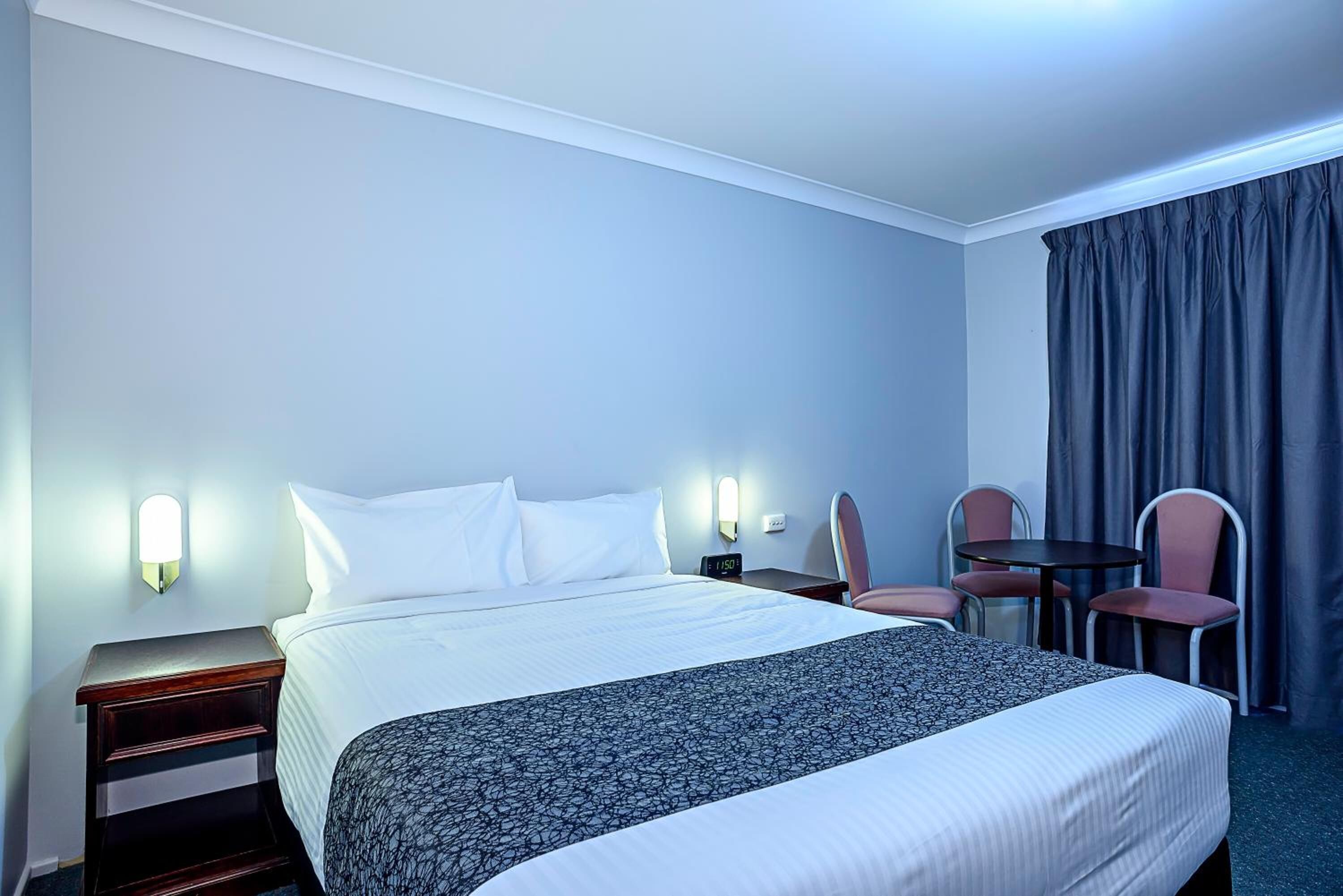 Literie de qualité supérieure, surmatelas, bureau