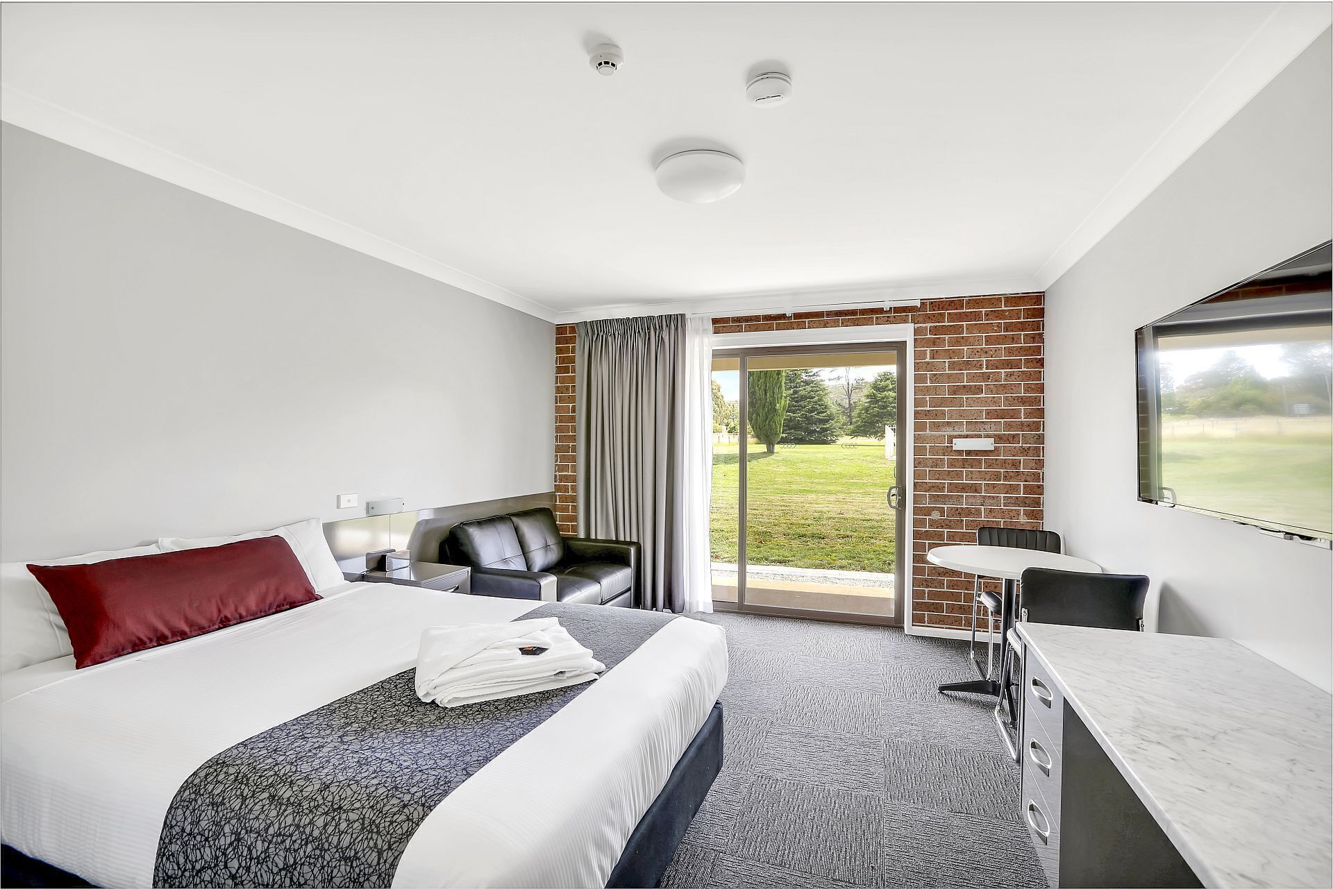 Literie de qualité supérieure, surmatelas, bureau