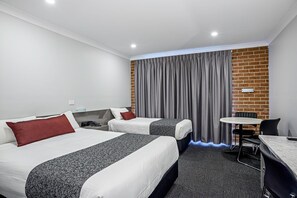 Premium bedding, pillowtop beds, desk, laptop workspace - Bushmans Motor Inn (Marrangaroo)