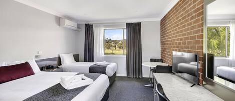 Deluxe Twin Room | Premium bedding, pillowtop beds, desk, laptop workspace