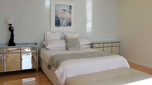 Panorama huis, 3 slaapkamers, uitzicht op meer, aan het meer | 3 slaapkamers, luxe beddengoed, een bureau, een strijkplank/strijkijzer