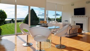 Maison Panoramique, 3 chambres, vue lac, en bord de lac | Restauration dans la chambre