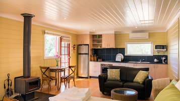 Cottage Mewah, pemandangan lembah | Dapur pribadi | Lemari es besar, microwave, oven, dan kompor
