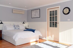 奢華別墅, 1 張加大雙人床, 花園景, 花園 | 熨斗/熨衫板、床單