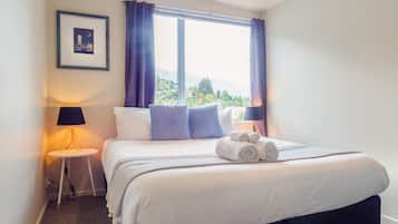 Design Townhome, 3 Bedrooms, Kitchen, Mountainside (Unit 3) | 3 bedrooms, premium bedding, iron/ironing board, free WiFi