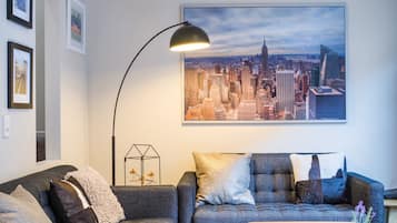 Design-byhus - 3 soveværelser - køkken - ved bjerg (Unit 4) | Opholdsområde | Fladskærms-tv, dvd-afspiller