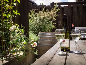 Outdoor dining - Qubehouse Holiday Homes (Queenstown)