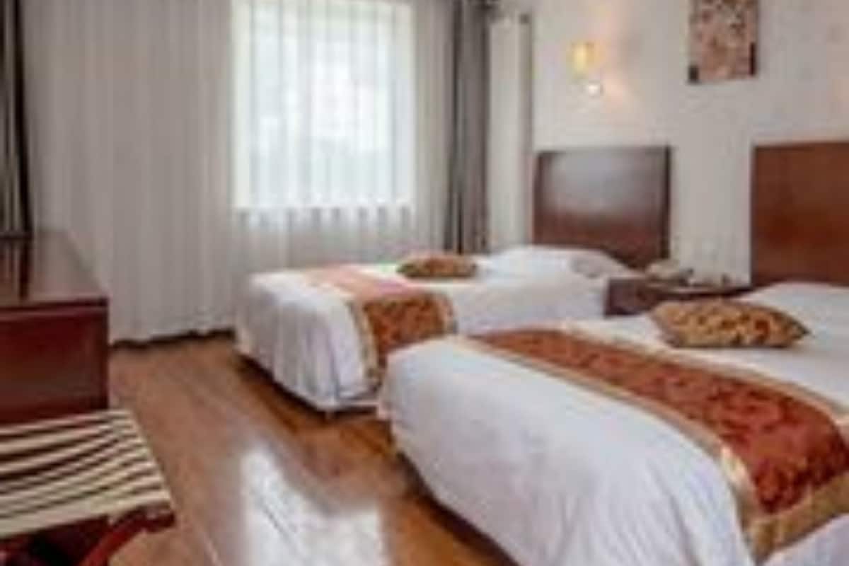 Escrivaninha, cortinas blackout, Wi-Fi de cortesia
