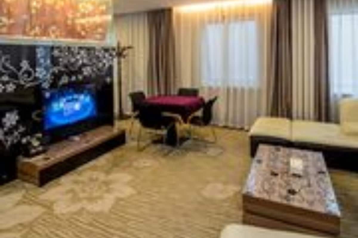Suíte luxo | Escrivaninha, cortinas blackout, Wi-Fi de cortesia