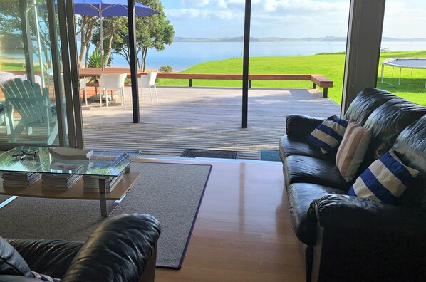 Premium House, 1 Bedroom, Ensuite, Beach View | Living area