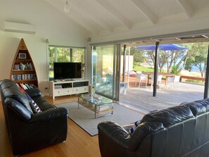 Premium-Haus, 1 Schlafzimmer, mit Bad, Strandblick | Wohnbereich | LED-Fernseher, DVD-Player, iPod-Dockingstation, MP3-Dockingstation