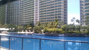 4 outdoor pools, open 7 AM to 7 PM, pool umbrellas, pool loungers