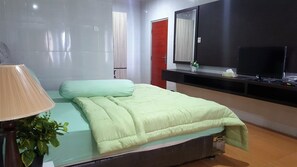 Bureau, espace de travail pour ordinateur portable, Wi-Fi gratuit