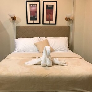 Desk, soundproofing, rollaway beds, free WiFi - Aberisse Pension Hotel (Dumaguete)