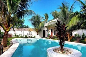 حمام سباحة خارجي