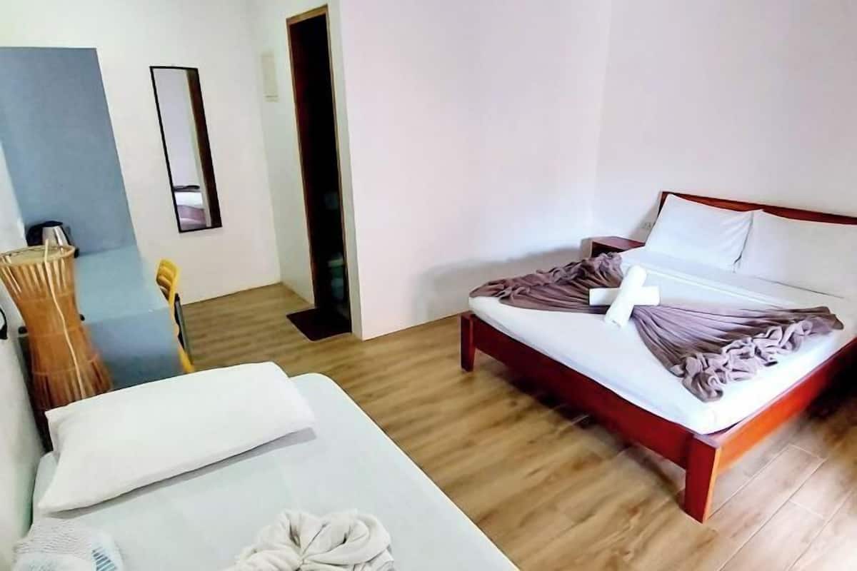 In-room safe, desk, cribs (surcharge), WiFi (free)