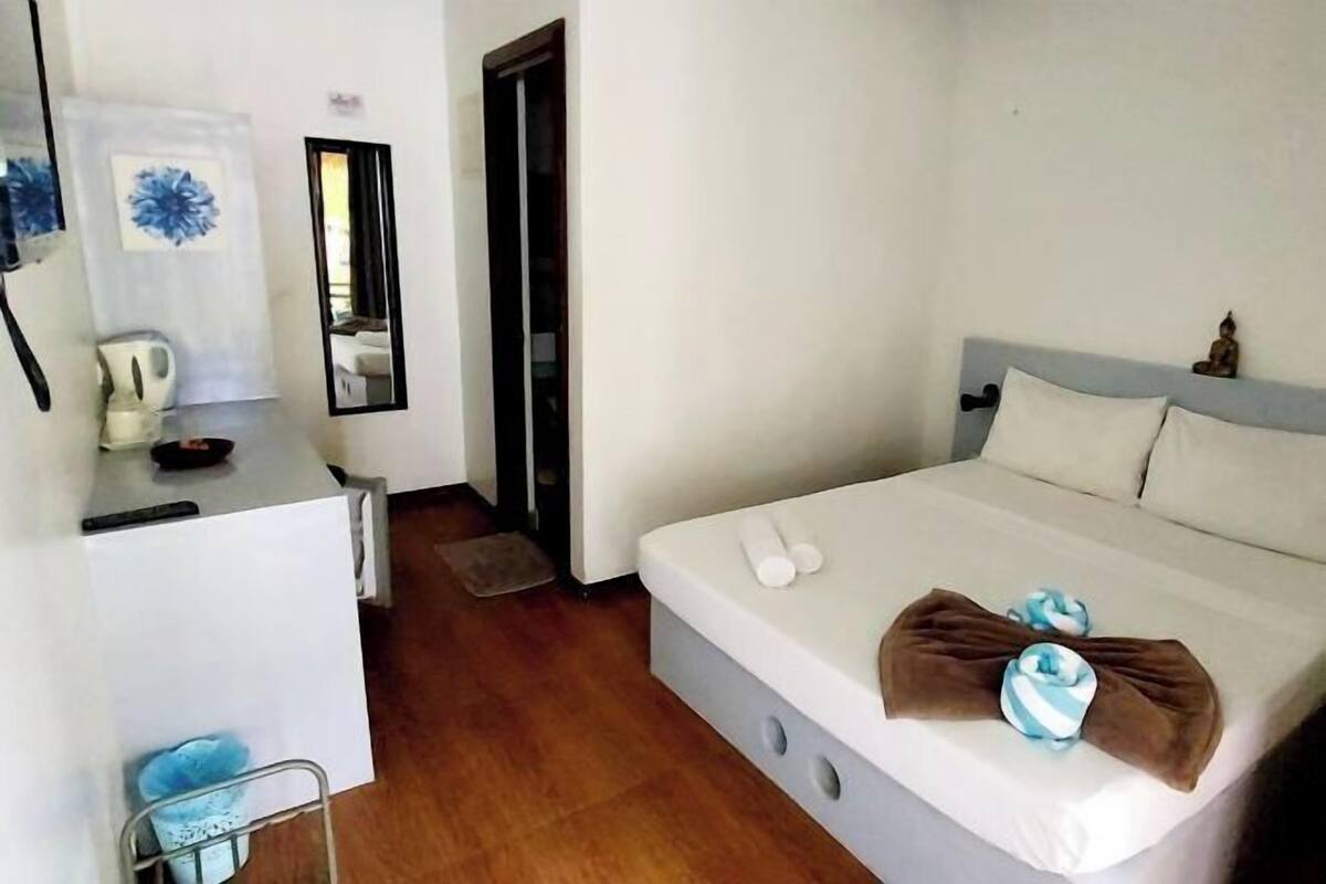 In-room safe, desk, cribs (surcharge), WiFi (free)