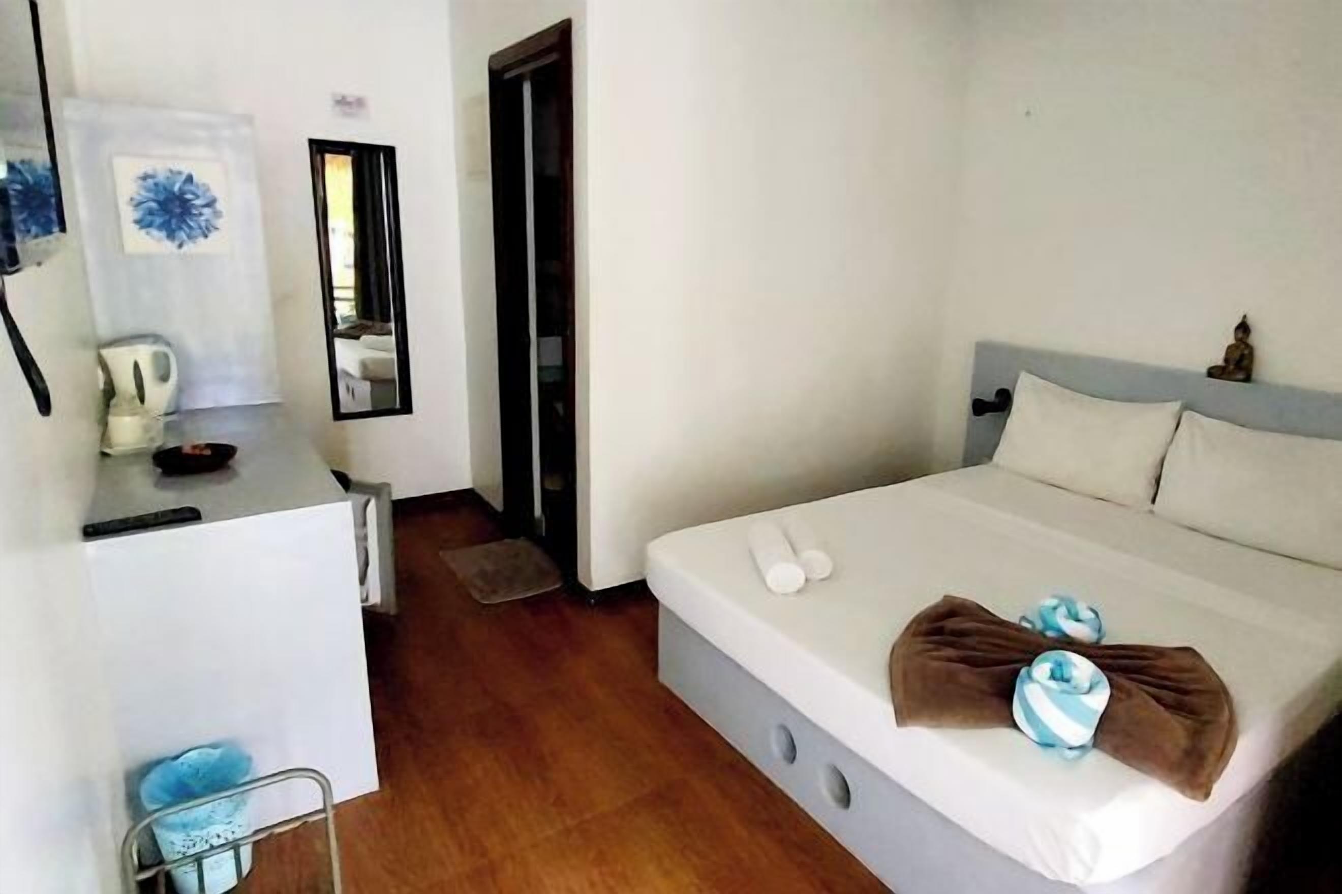 In-room safe, desk, cribs/infant beds, free WiFi