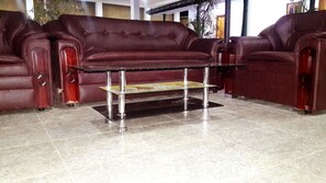 Coin salon dans le hall