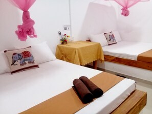 Familiesuite, 1 soverom, hageutsikt, 1. etasje | Sengetøy i egyptisk bomull, sengetøy av topp kvalitet og skrivebord