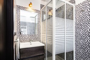Double or Twin Room (External Private Bathroom) | Bathroom - Old Kitchen Vatican Suites (Rome)