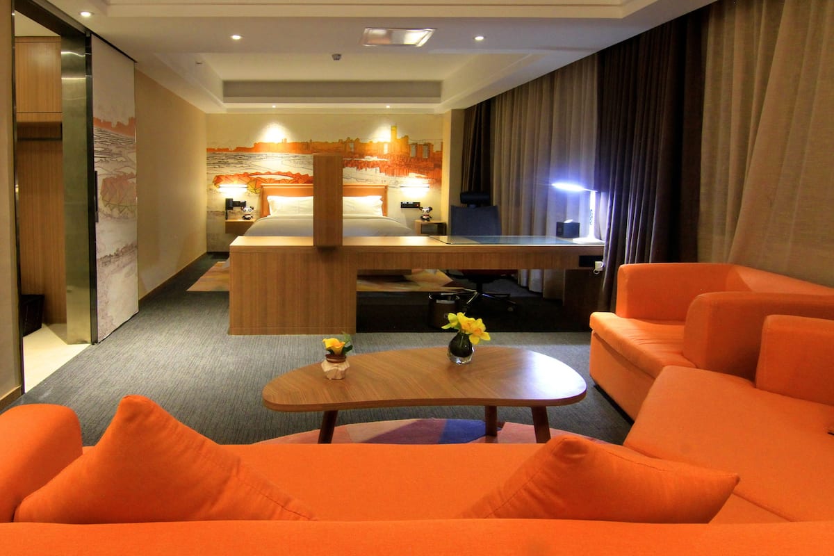 Design Suite | Living area | Flat-screen TV, pay films