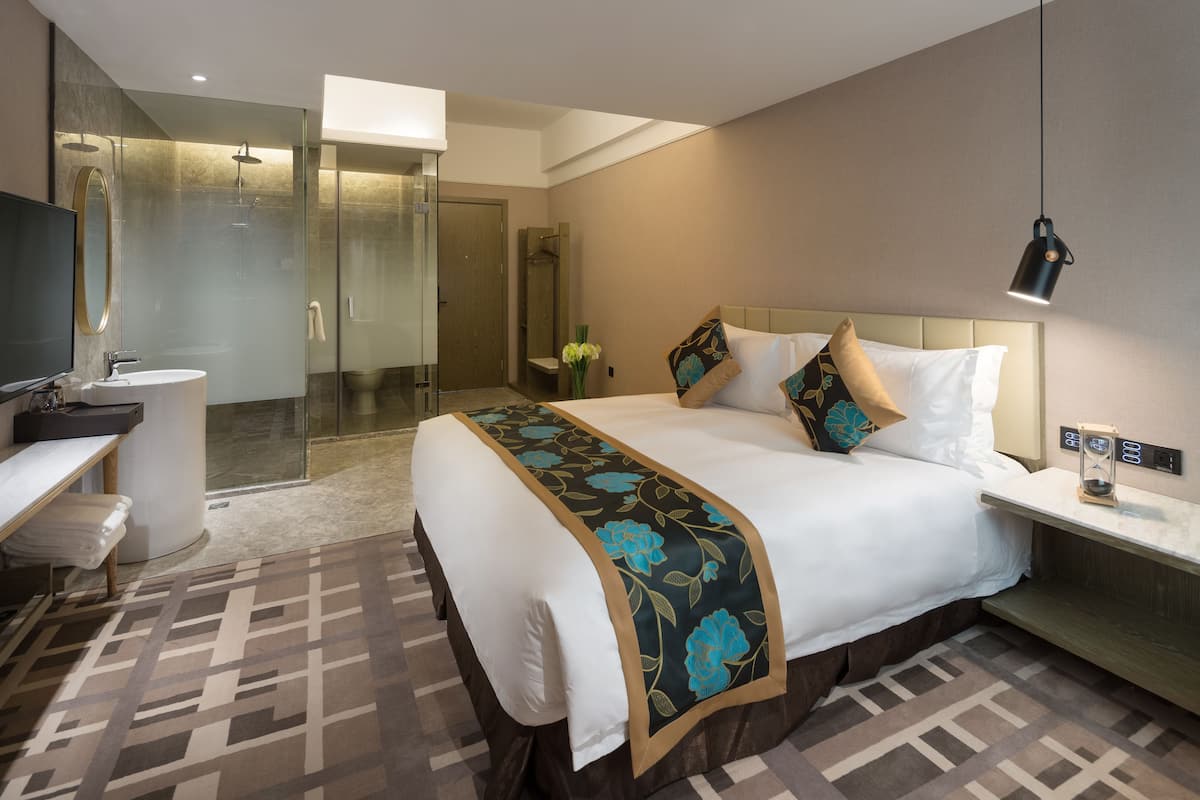 Ropa de cama de alta calidad, edredón, minibar y escritorio