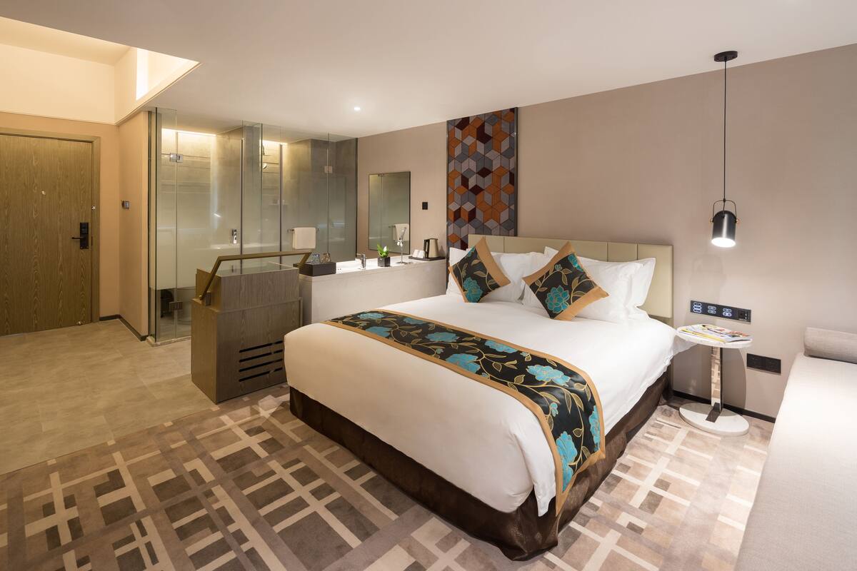 Superior King Room | Premium bedding, down duvets, minibar, desk