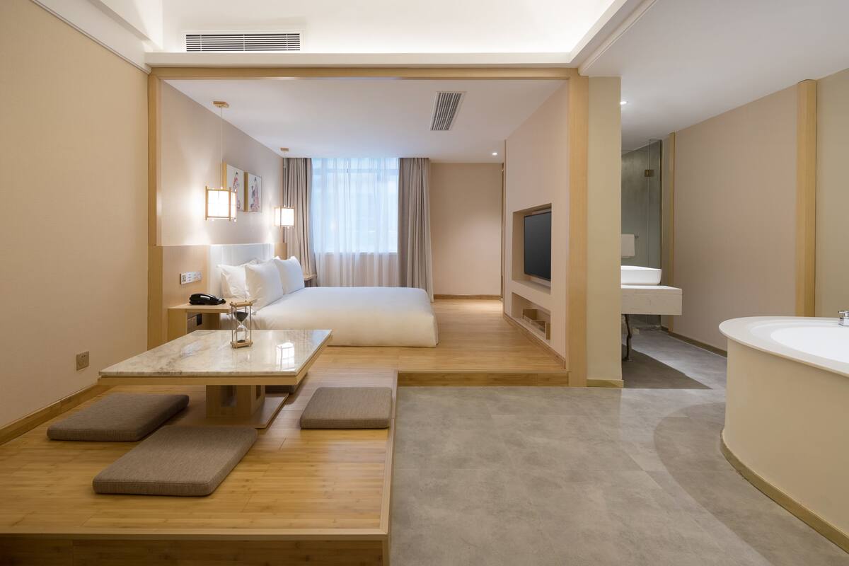 Japanese Theme Room | Premium bedding, down duvets, minibar, desk