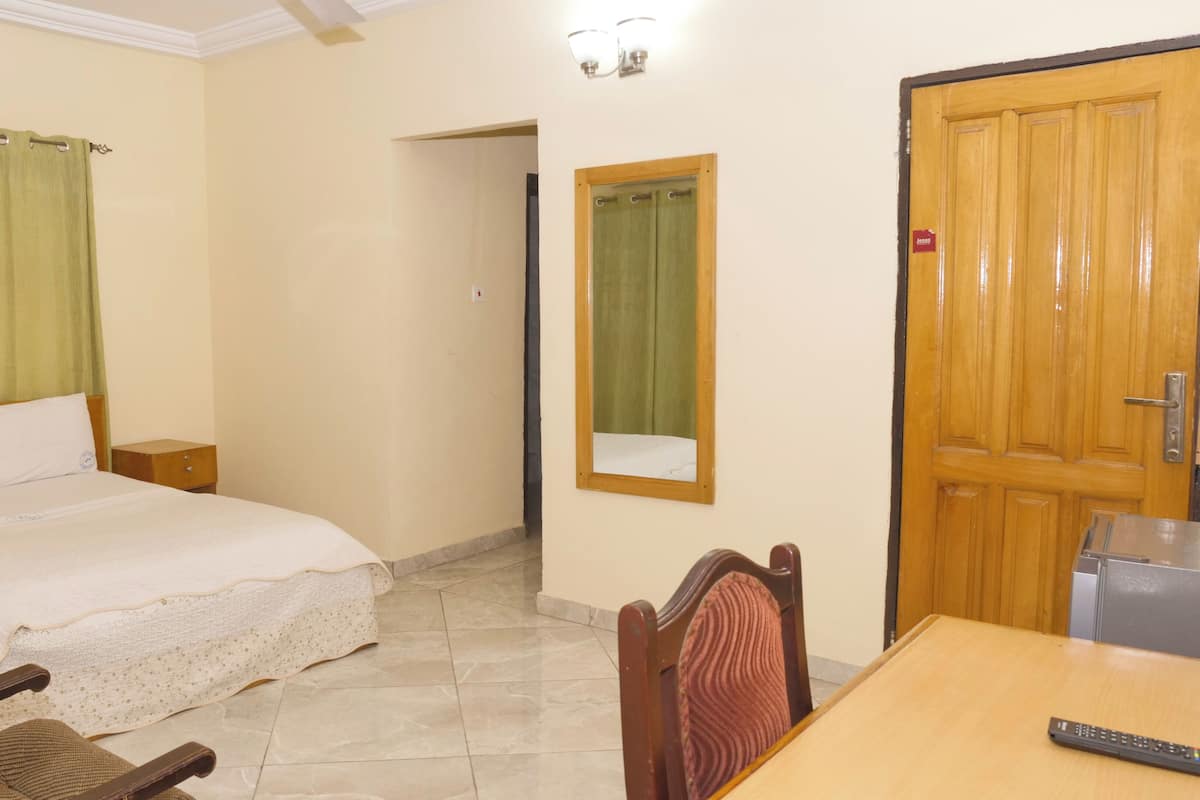Singola Standard, balcone | Una scrivania, postazione laptop, Wi-Fi gratuito, lenzuola