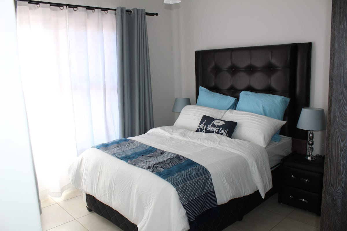 Apartamento, 2 habitaciones | 1 dormitorio, sábanas italianas Frette, ropa de cama de alta calidad