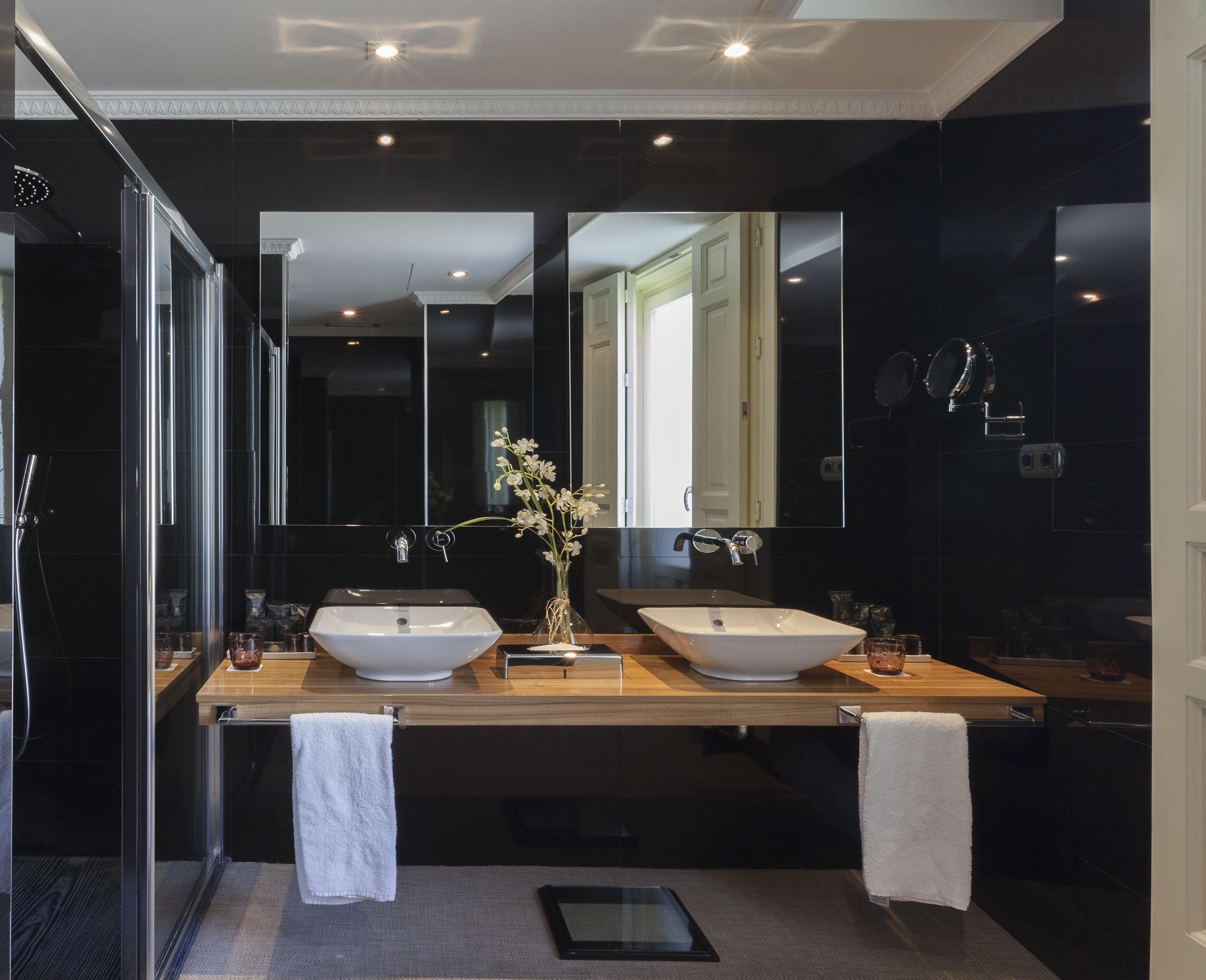 premium room (with extra bed) | bathroom | shower, free toiletries, bidet, towels