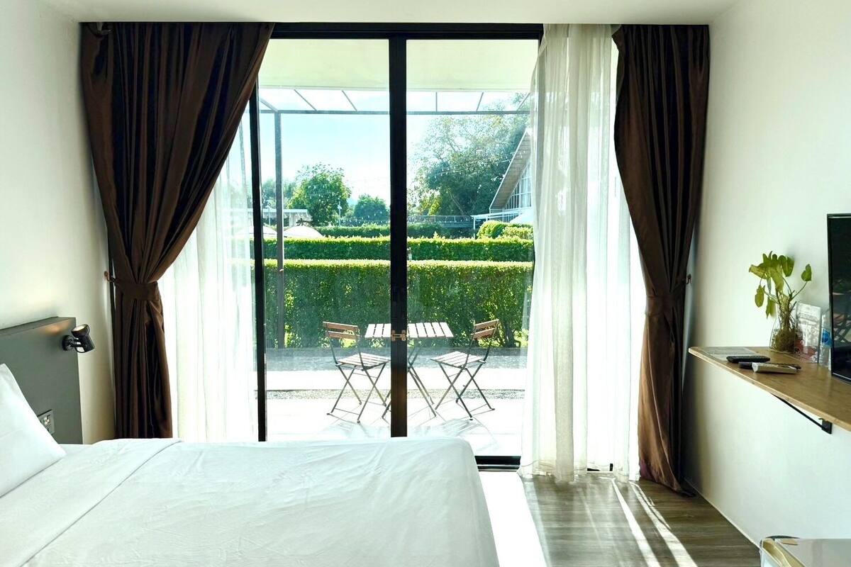 superior double room | 1 bedroom, minibar, blackout curtains, rollaway beds