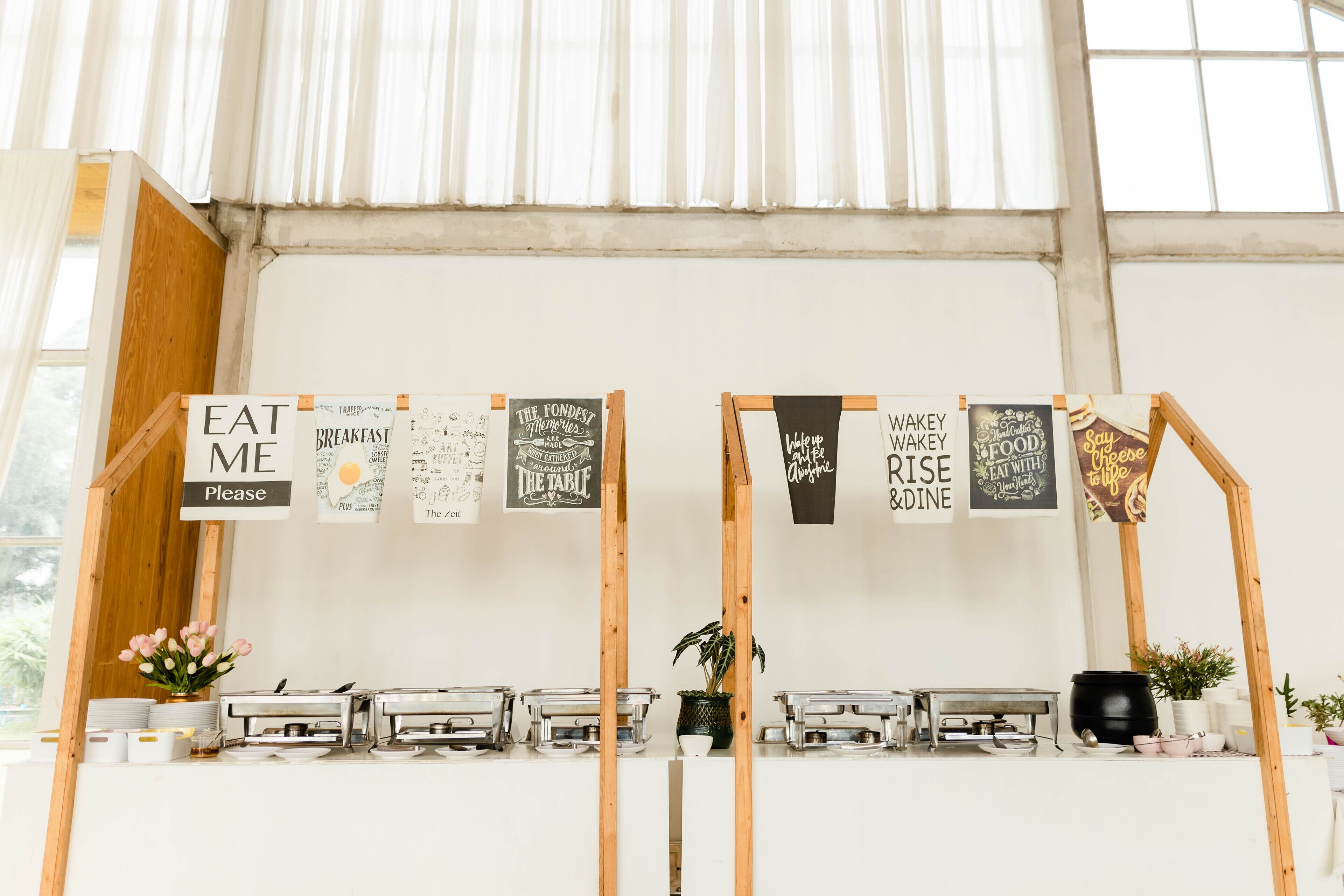 daily cooked-to-order breakfast (thb 250 per person)