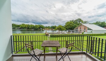 Minibar, blackout drapes, rollaway beds, free WiFi