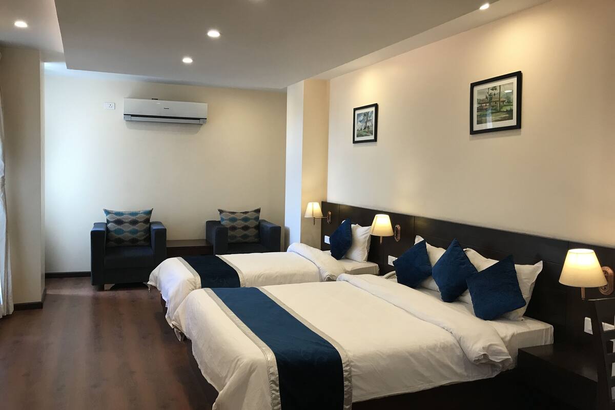 Triple Room | Desk, WiFi (free)