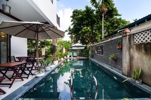 Outdoor pool, pool loungers