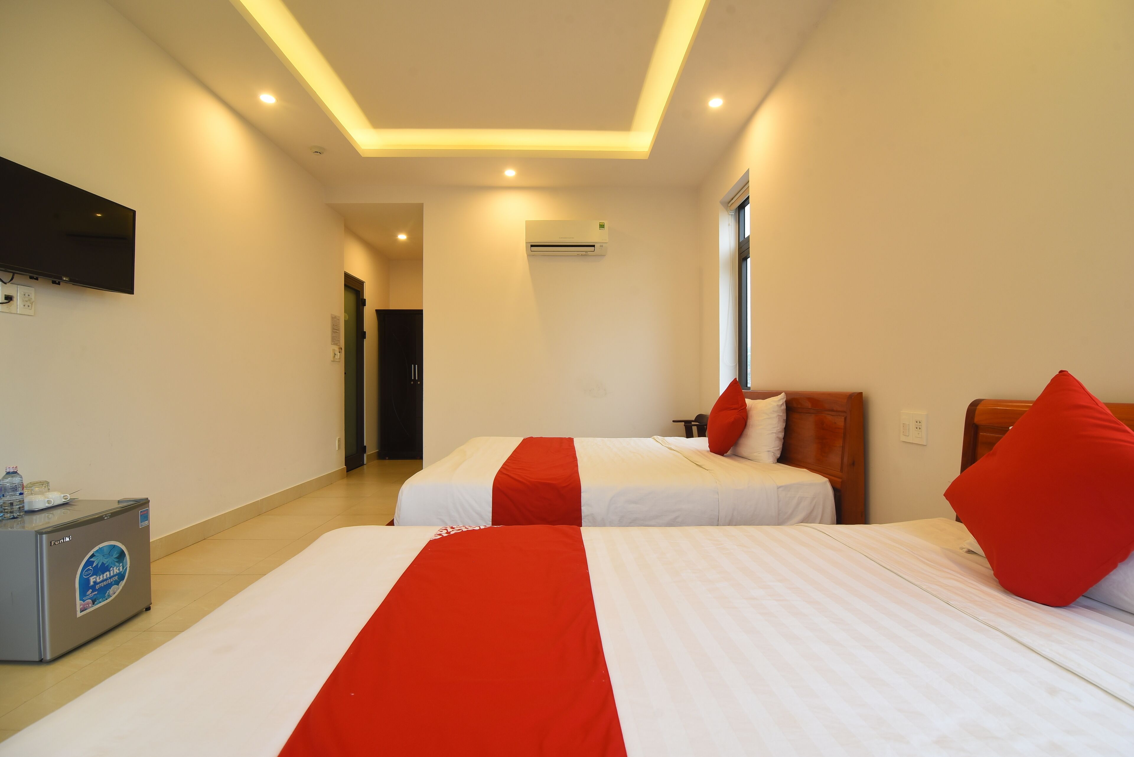 deluxe twin room | minibar, desk, free wifi