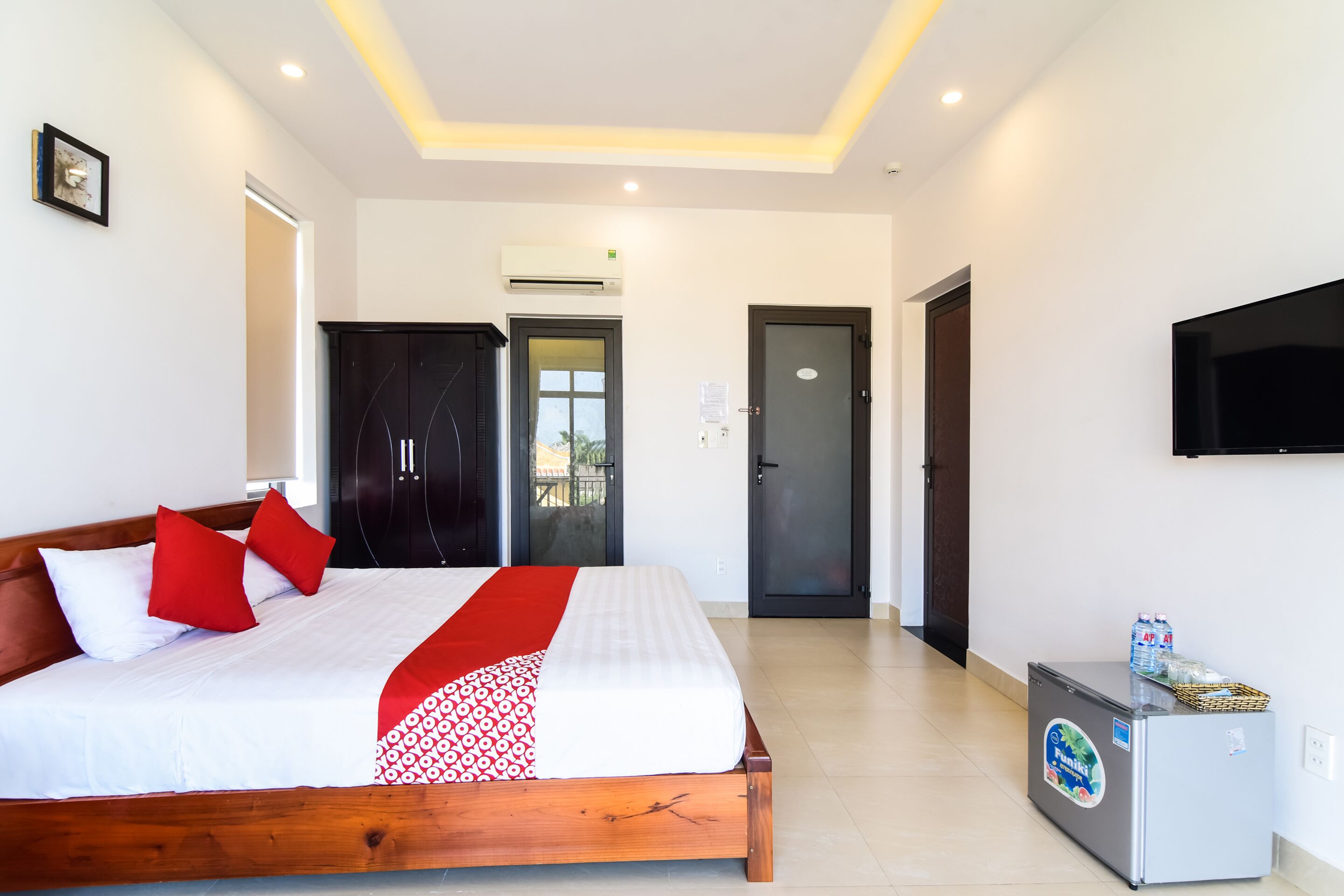 deluxe double room | minibar, desk, free wifi