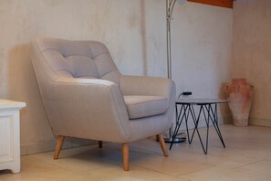 Apartment, 2 Bedrooms | Living area