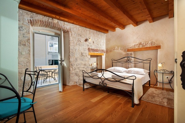 Apartment, 2 Bedrooms, Balcony | 1 bedroom, in-room safe, desk, soundproofing